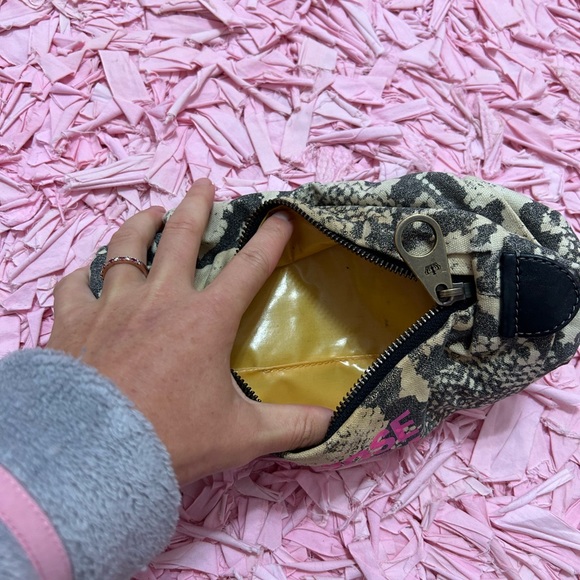 Juicy Couture Makeup Bag - Picture 3 of 3